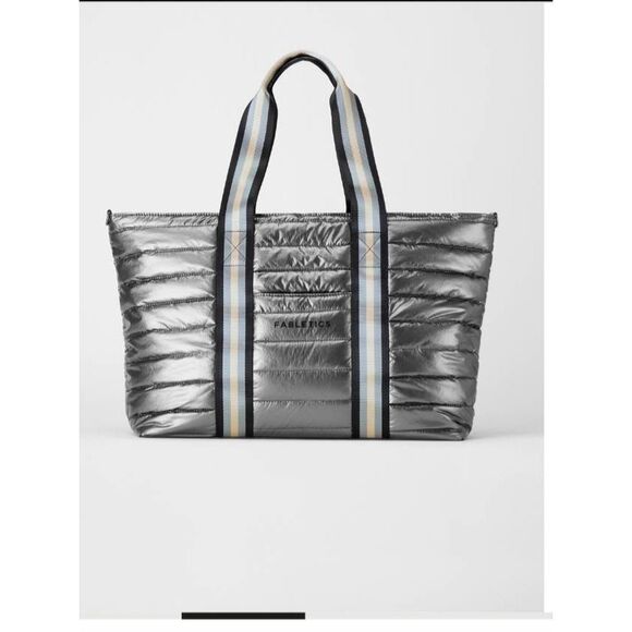 Fabletics the large quilted tote in grey metallic with Crossbody strap new witho - Picture 3 of 7